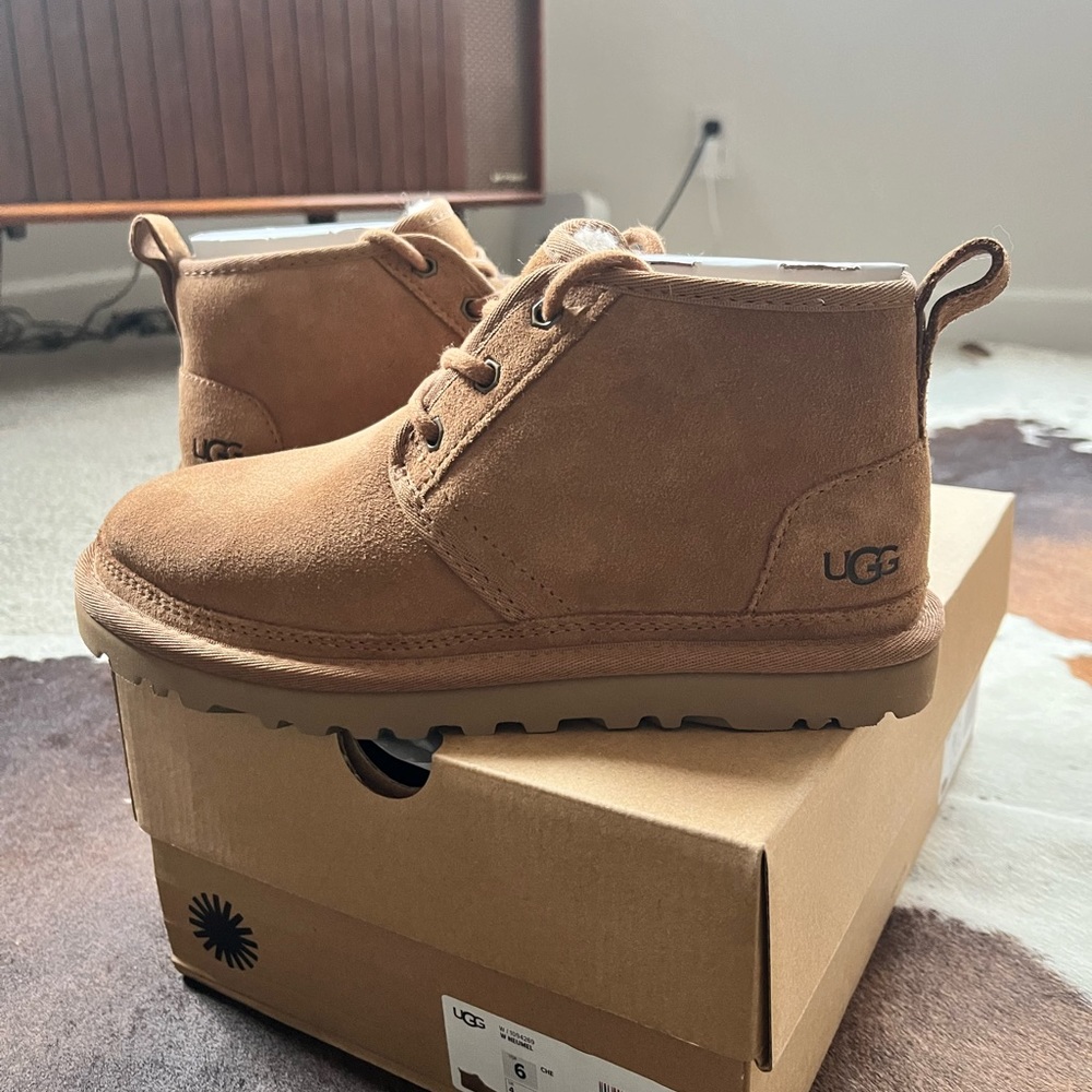 BNIB UGG Neumel Boots Size 6